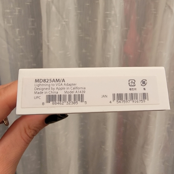 Apple Lightening to VGA Adapter New in Box - Picture 5 of 8